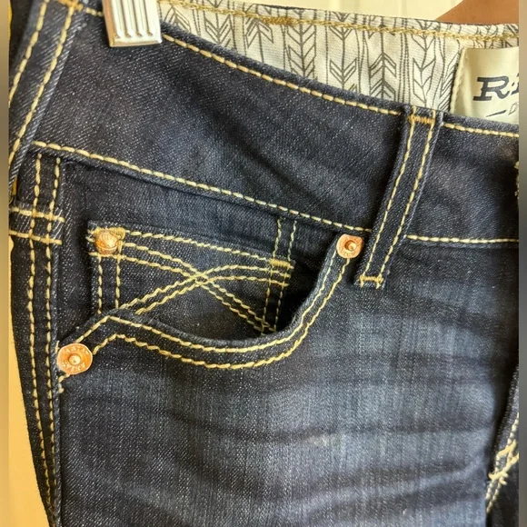Ariat R.E.A.L. Mid Rise Arrow Fit Jocelyn Boot Cut Jean, size 27S - Picture 4 of 8